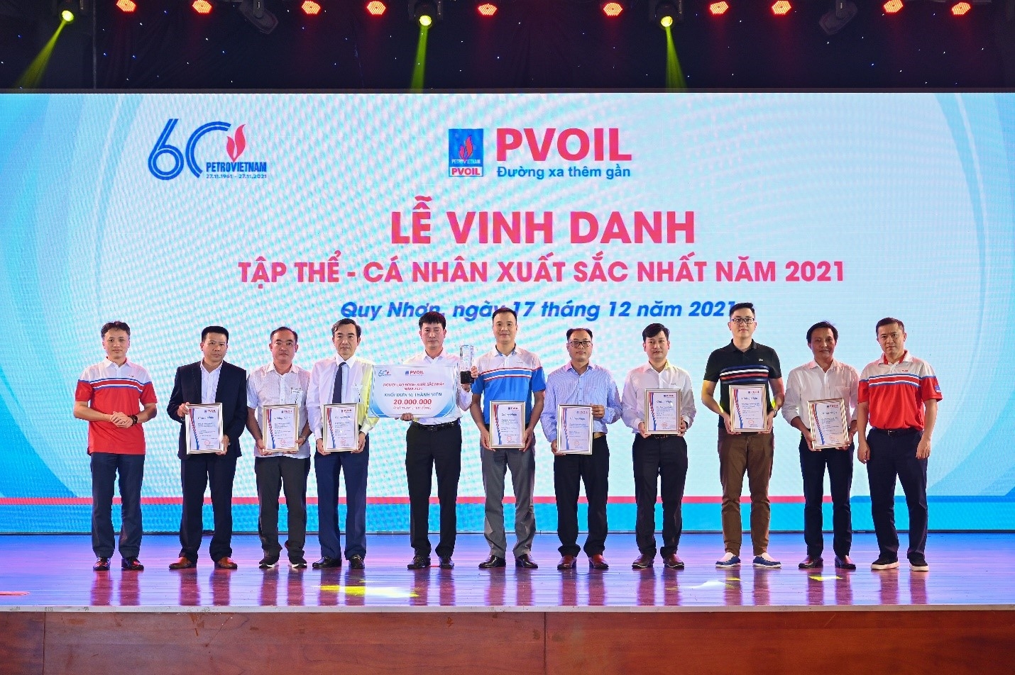 Danh hiệu “Người lao động xuất sắc nhất năm 2021” khối Đơn vị thành viên thuộc về ông Vũ Quang Ngọc - Nhân viên lái xe xitec, PVOIL Hà Nội.