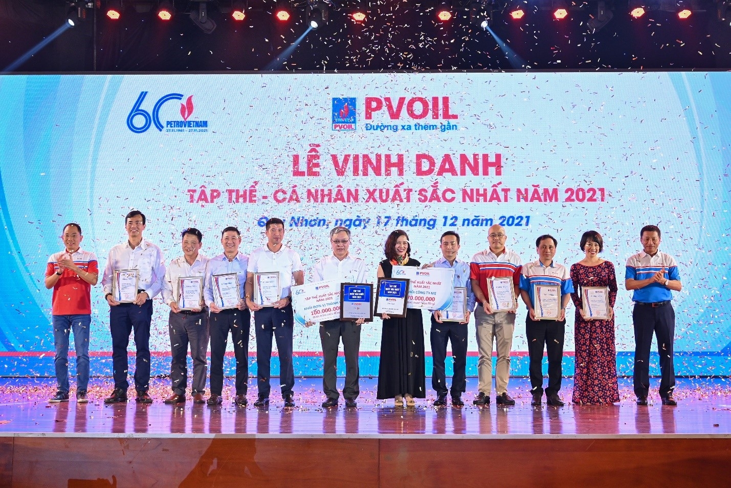 Danh hiệu “Tập thể xuất sắc nhất năm 2021” khối Công ty Mẹ thuộc về Ban Kinh doanh Sản phẩm Dầu. Danh hiệu “Tập thể xuất sắc nhất năm 2021” khối Đơn vị thành viên thuộc về Công ty Cổ phần Xăng dầu Dầu khí PVOIL Miền Trung.