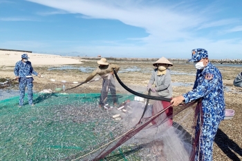 Nghĩa tình quân - dân nơi đảo tiền tiêu Lý Sơn