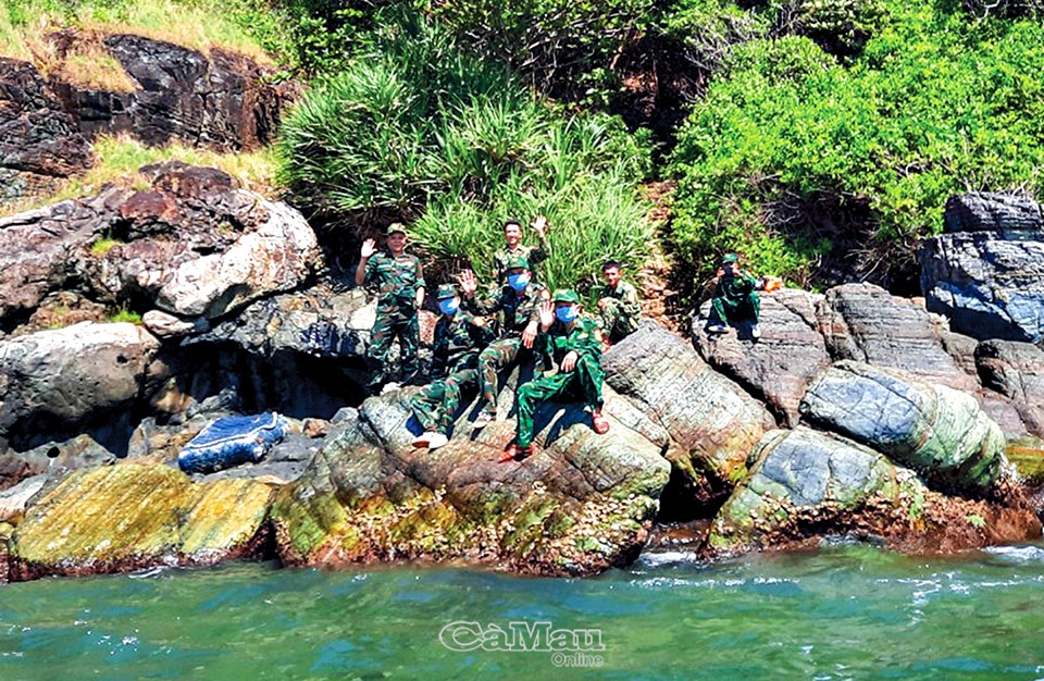 Ấm tình đảo xa