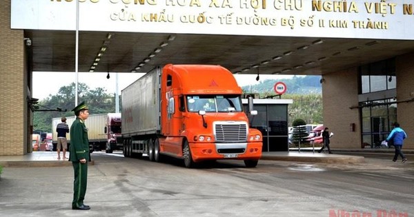 Khôi phục hoàn toàn hoạt động thông quan qua các cửa khẩu Lào Cai
