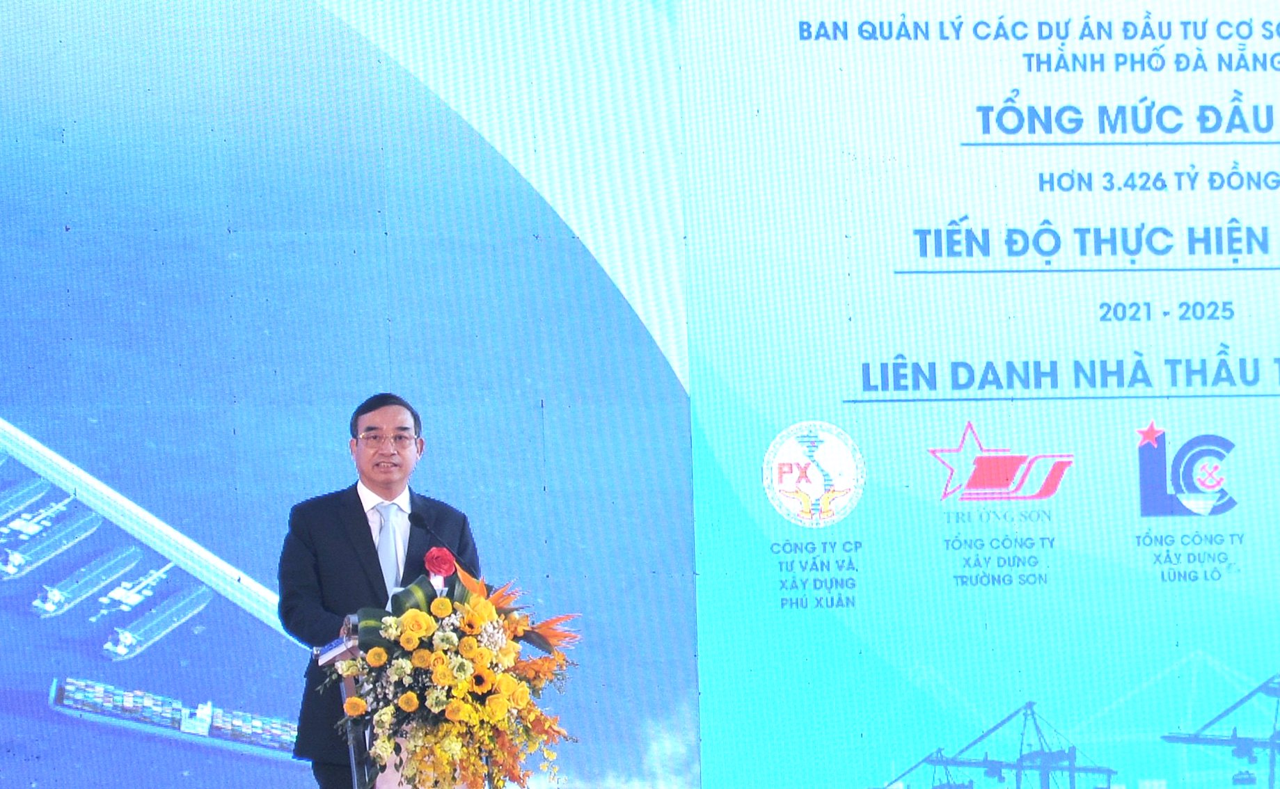 Tầm nhìn mới ở một cảng biển miền Trung