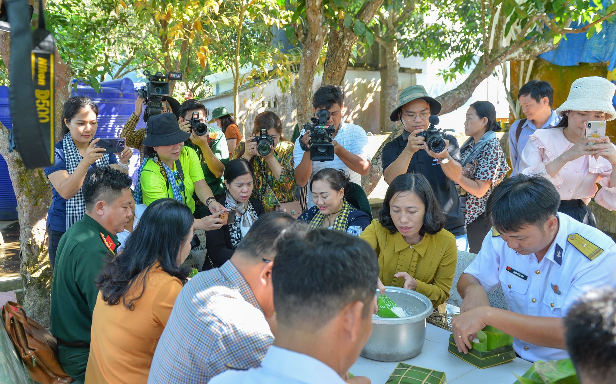 Vượt trùng khơi, đồng hành cùng biển đảo