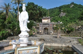 Chùa thiêng trên đảo Cù Lao Chàm