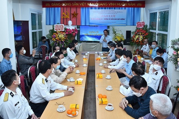 Xúc động, tự hào với 