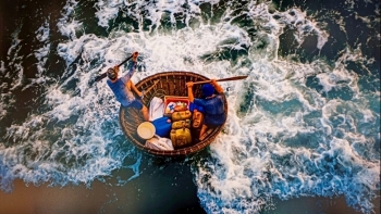 “Tổ quốc bên bờ sóng”