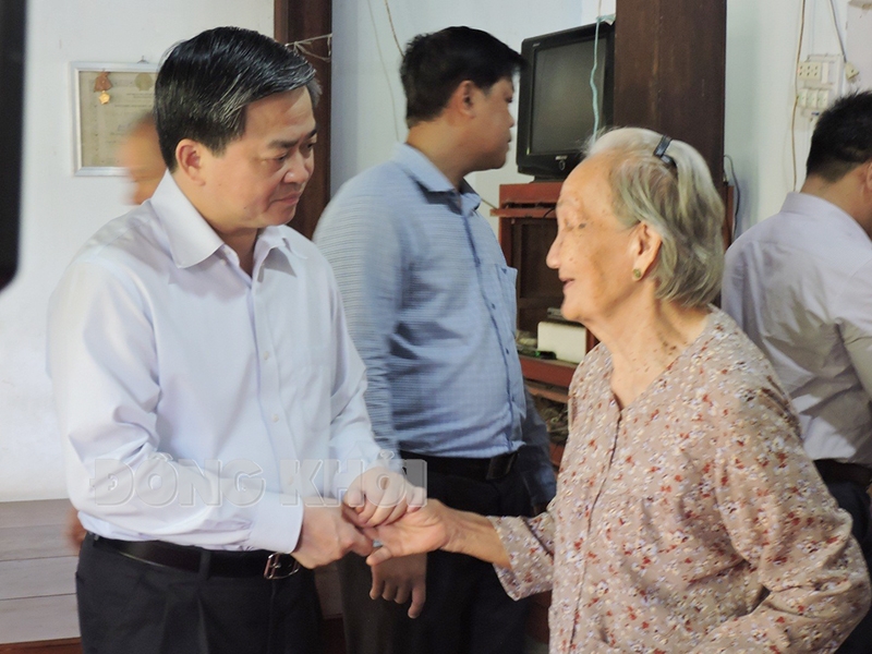 Bến Tre: Bí thư Tỉnh ủy Lê Đức Thọ thăm gia đình chính sách tại xã Tam Phước, huyện Châu Thành