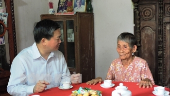 Bến Tre: Bí thư Tỉnh ủy Lê Đức Thọ thăm gia đình chính sách tại xã Tam Phước, huyện Châu Thành