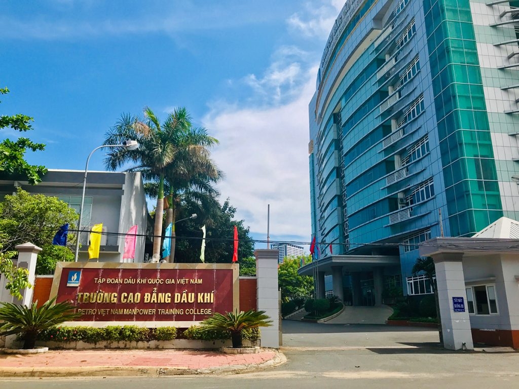 Trường Công nhân kỹ thuật dầu khí thành lập năm nào?