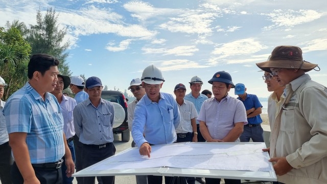 Quảng Ngãi đẩy nhanh tiến độ các dự án chống sạt lở ven biển trước mùa mưa bão