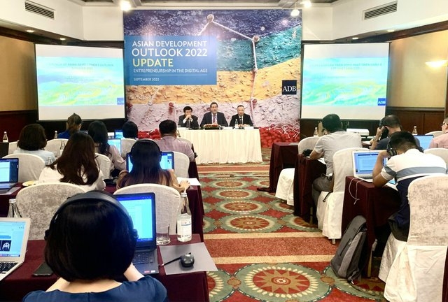ADB: Nền tảng kinh tế vĩ mô ổn định, Việt Nam sẽ đạt mục tiêu tăng trưởng 6,5%