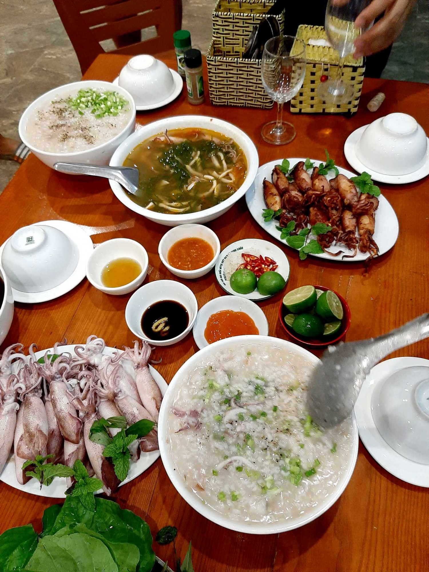 Quảng Ninh: Trải nghiệm câu mực đêm trên đảo Minh Châu