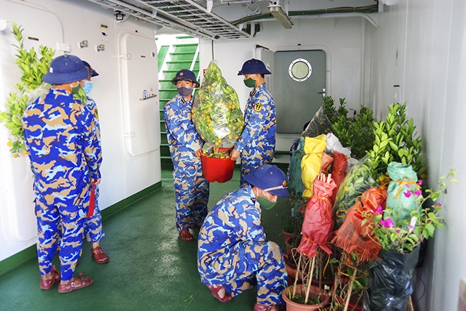 Mang hương vị Tết ra Trường Sa