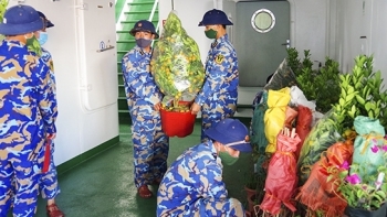 Mang hương vị Tết ra Trường Sa