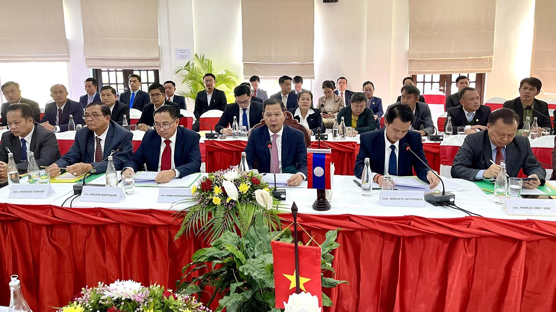 Đoàn Đại biểu Lào do đồng chí Phoxay Khaykhamphithoune, Thứ trưởng Bộ Ngoại giao làm Trưởng đoàn.