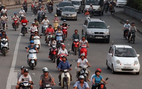 Ô tô nhộn nhịp nộp phí, xe máy hoang mang chờ hướng dẫn...!
