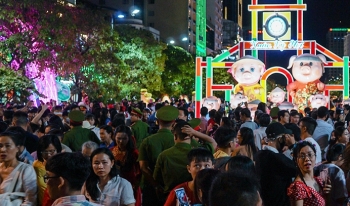 Nghìn người giữ an ninh đường hoa Nguyễn Huệ