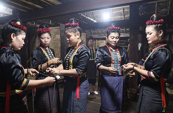 nguoi cong an tet som