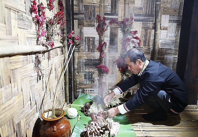 nguoi cong an tet som