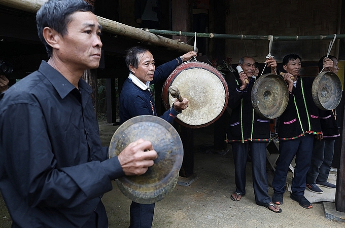 nguoi cong an tet som
