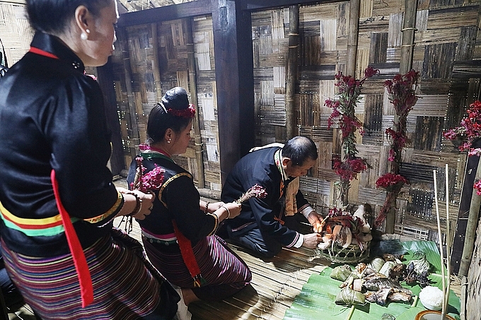 nguoi cong an tet som