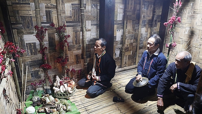 nguoi cong an tet som