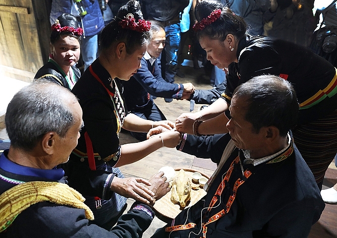 nguoi cong an tet som