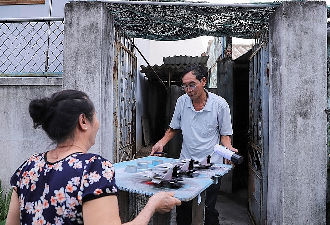 xuong che tao mo hinh may bay chien dau cua cuu binh