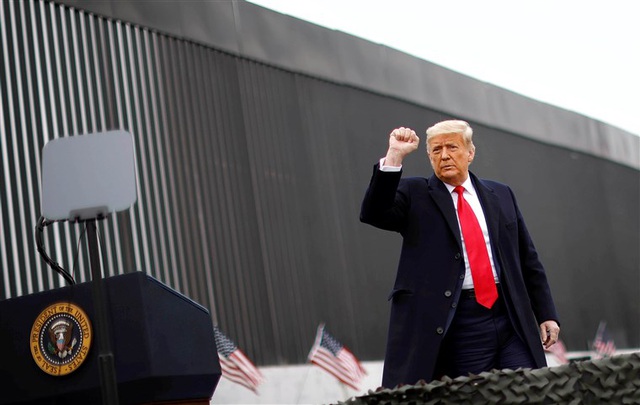 Lý do ông Trump thăm tường biên giới giữa bão luận tội - 1