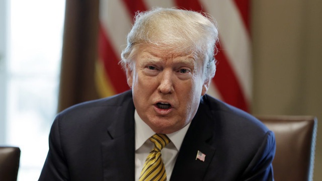 Hạ viện Mỹ thông qua nghị quyết kêu gọi phế truất ông Trump - 1