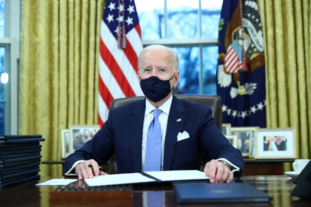 Ẩn ý của ông Biden qua cách bố trí căn phòng 