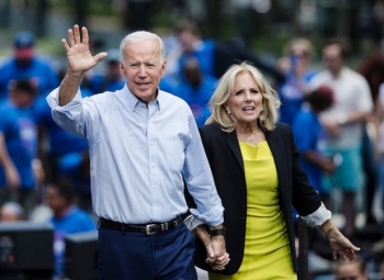 Ông Biden từ người "nghèo nhất quốc hội" trở thành triệu phú