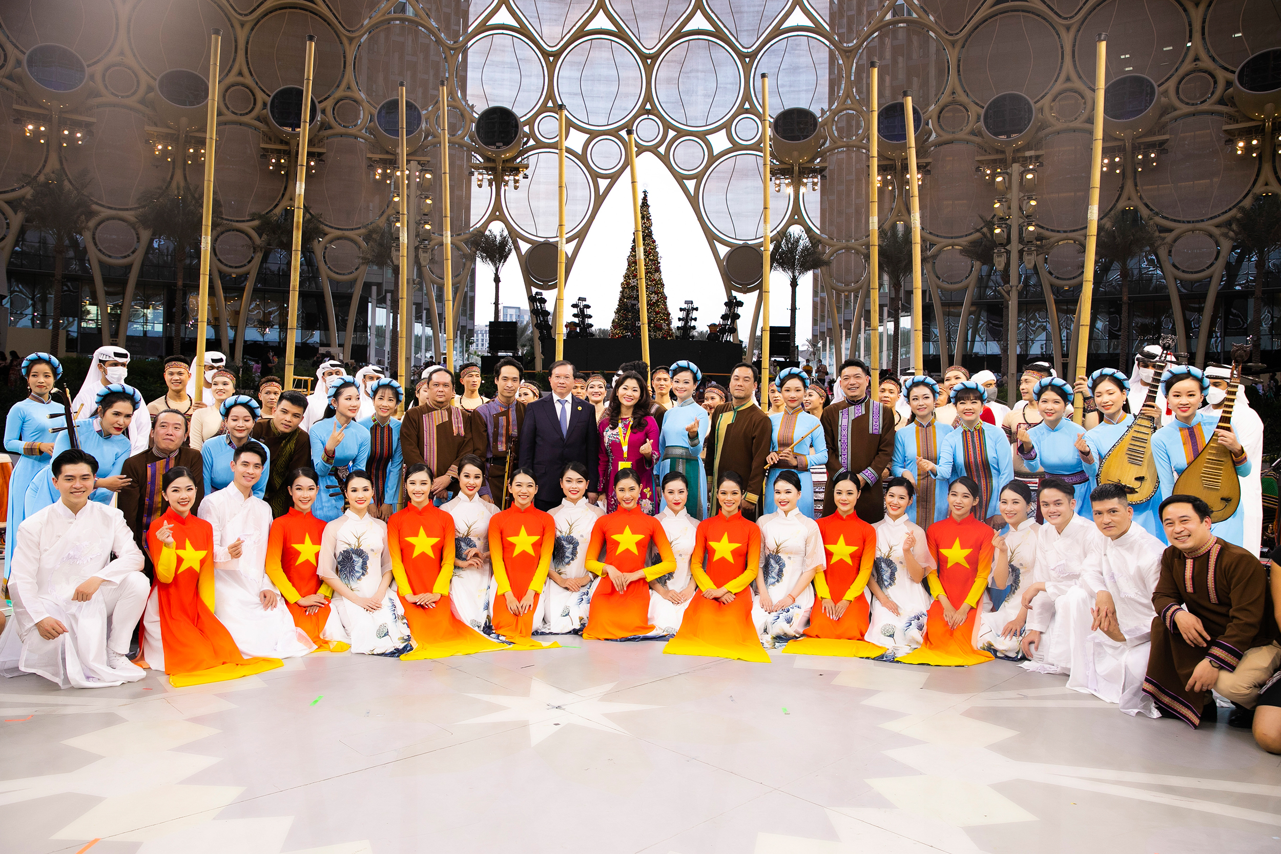 “Dòng chảy bất tận” tạo ấn tượng đẹp với bạn bè quốc tế “Dòng chảy bất tận” tạo ấn tượng đẹp với bạn bè quốc tế