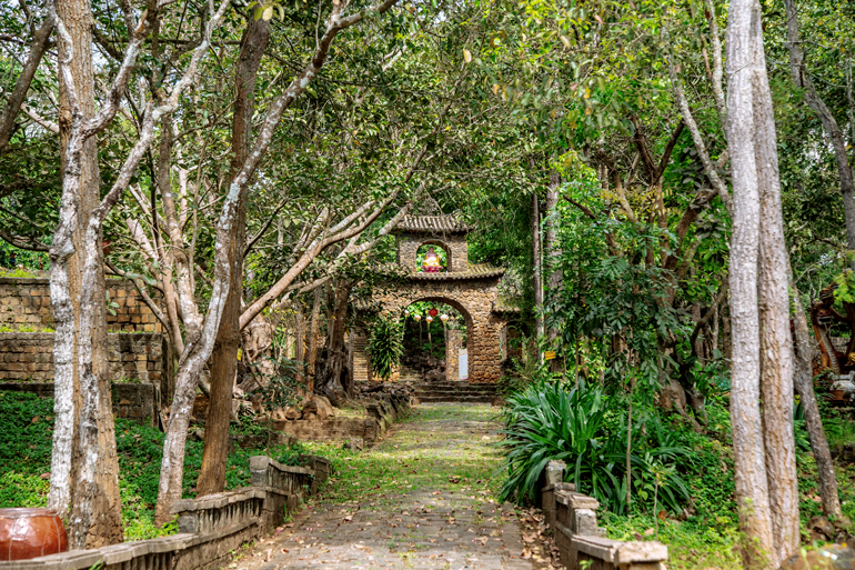 Du xuân vãng cảnh chùa