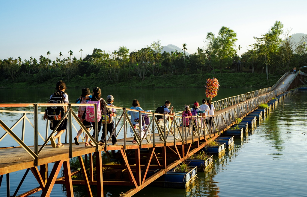 Sắc Xuân làng hoa giấy Thanh Tiên
