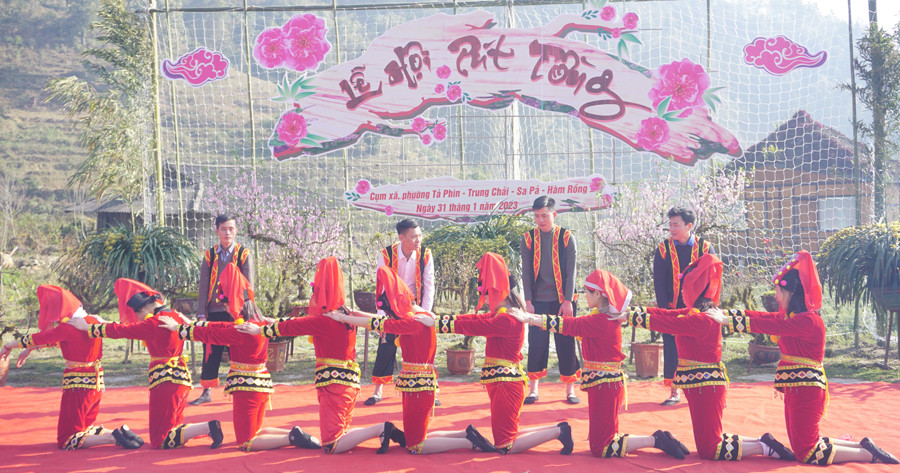 Đặc sắc Lễ hội Pút tồng và hát giao duyên Cụm xã Tả Phìn