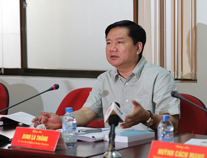 cau hoi bat ngo cua bi thu dinh la thang