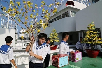 Đón Xuân trên những “ngôi nhà” giữa biển khơi