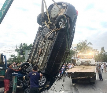Ô tô lao xuống sông trên đường về quê ăn Tết, tài xế tử vong