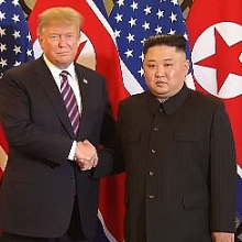 chi tiet cuoc tro chuyen dau tien cua tong thong trump va chu tich kim tai ha noi
