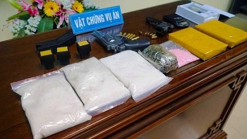 Triệt phá tụ điểm bán ma túy, thu giữ 3 khẩu súng và đạn