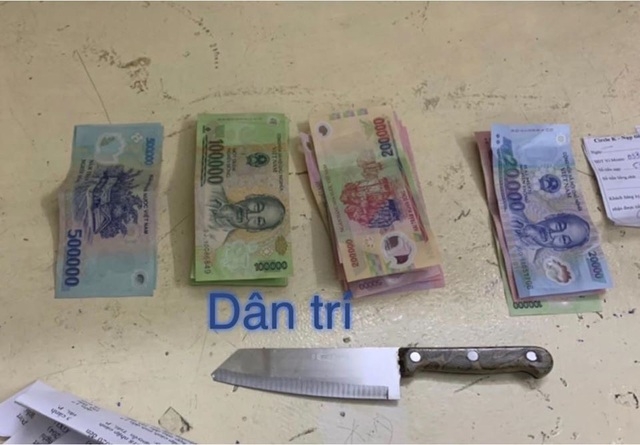 nguoi dan ong ngoai quoc nghi dung dao cuop tai san o cua hang tien loi