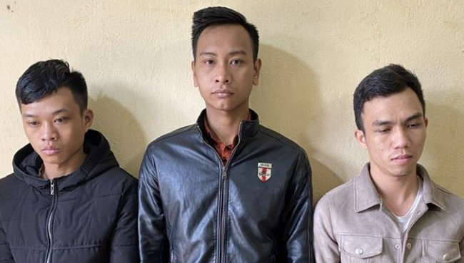 chiem tai khoan facebook de lua tien