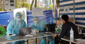 Tiềm ẩn nguy cơ lây nhiễm chéo, hối thúc khai báo y tế điện tử