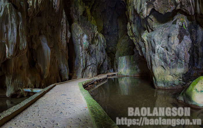 Vẻ đẹp hoang sơ của hang Keeng Tao