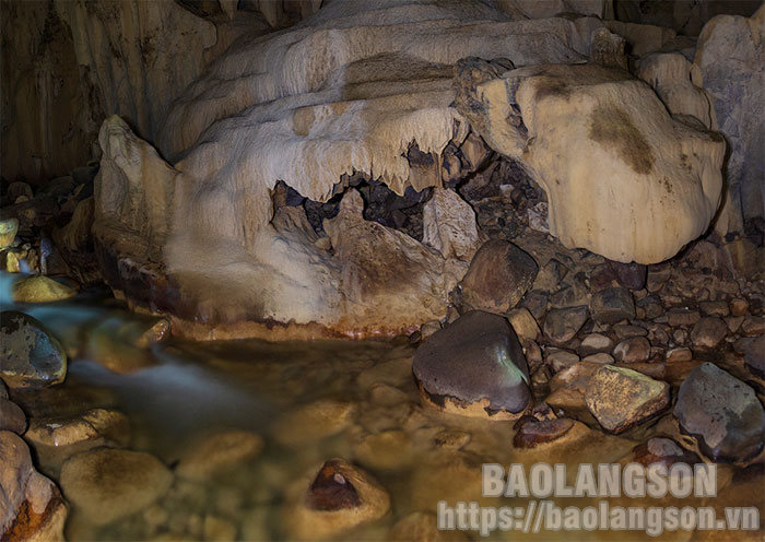 Vẻ đẹp hoang sơ của hang Keeng Tao