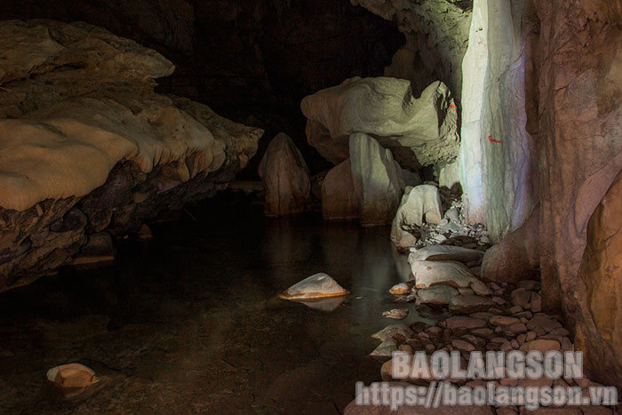 Vẻ đẹp hoang sơ của hang Keeng Tao