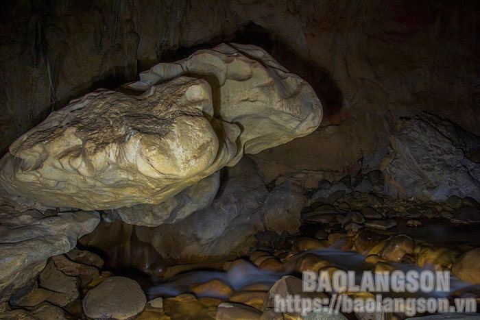 Vẻ đẹp hoang sơ của hang Keeng Tao