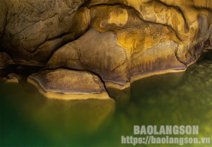 Vẻ đẹp hoang sơ của hang Keeng Tao
