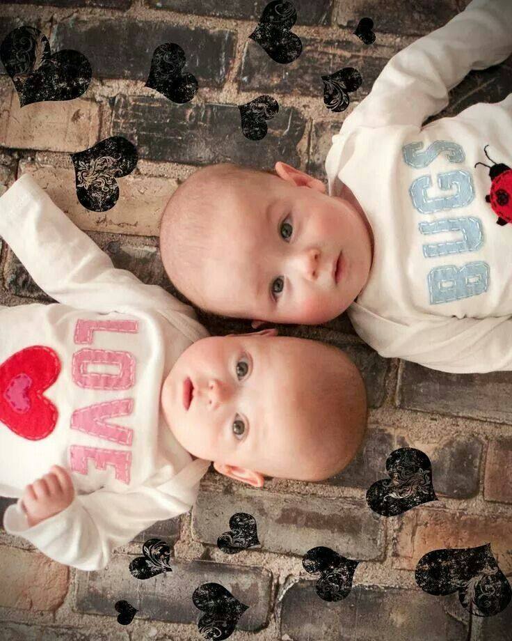 Trang phục đáng yêu cho các cặp song sinh Trang phục đáng yêu cho các cặp song sinh